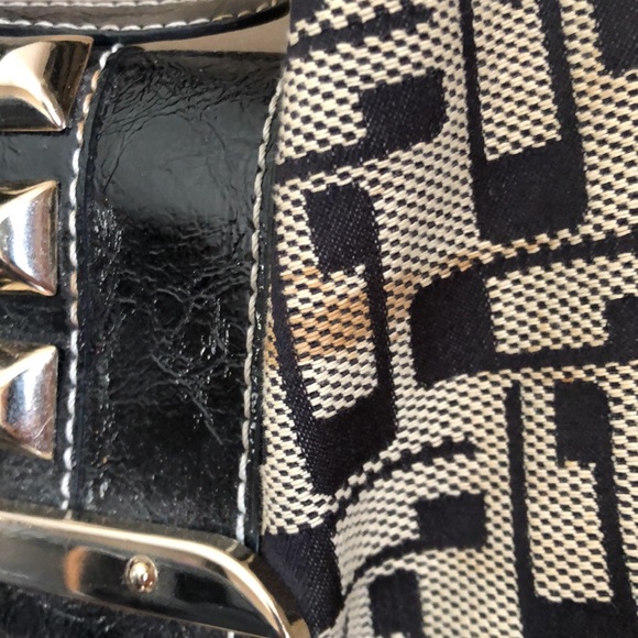 Guess Purse - Picture 2 of 2